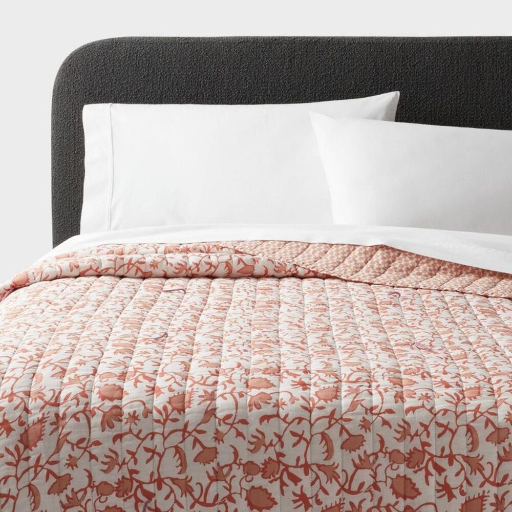 King Earthy Vines Cotton Voile Floral Quilt - Ivory/Melon Pink